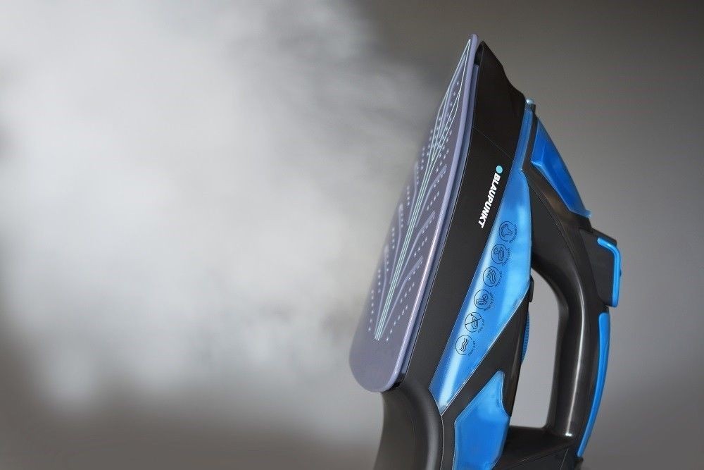 Blaupunkt HSI701 Bügeleisen Dampfbügeleisen Keramiksohle Antihaft Hemden  2600 W