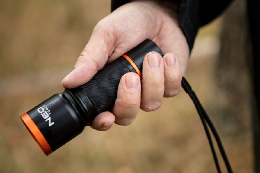 NEO TOOLS Alu Batterien Taschenlampe 3xAA 200Lm COB-LED IP20 Camping Werkstatt